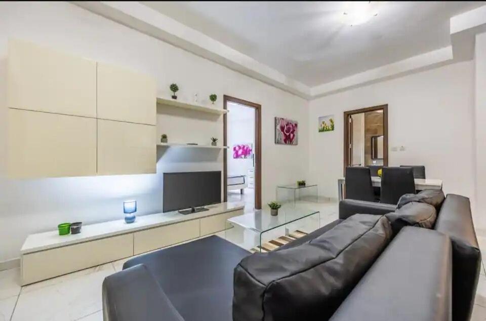 Apartment 2 Bedroom In Sliema, Malta No 6 *